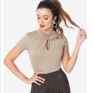 1940s Style Tan Twist Keyhole Knit Top
